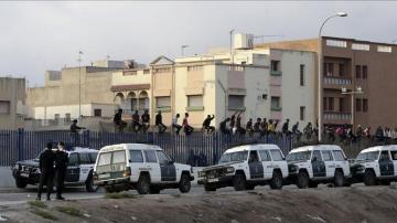 Decenas de inmigrantes protagonizan un nuevo intento de entrada a Melilla