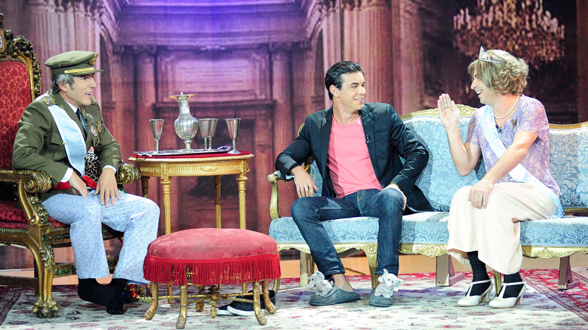 Mario Casas con don Juan Carlos y do&ntilde;a Sof&iacute;a