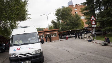 Los primeros test de ébola de los tres ingresados en el Carlos III dan negativo