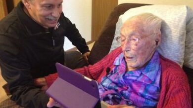 Una anciana de 113 años miente sobre su edad para poder hacerse una cuenta en Facebook