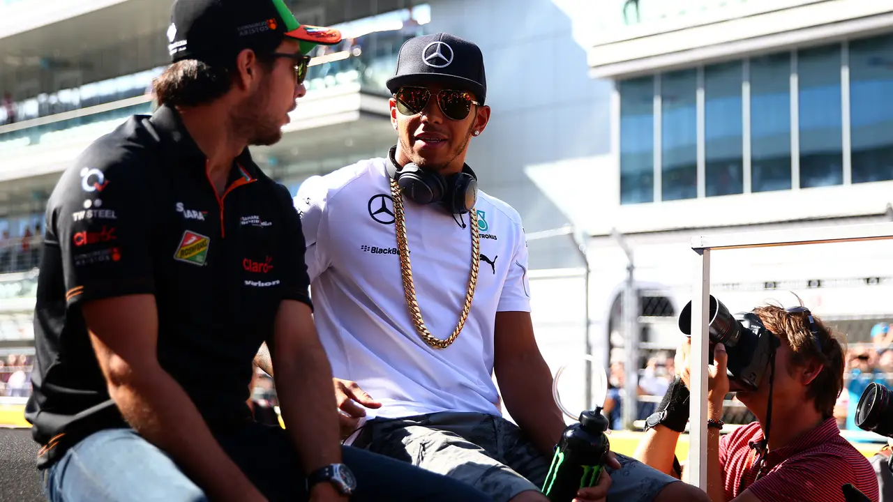 'Checo' y Hamilton, antes de la carrera
