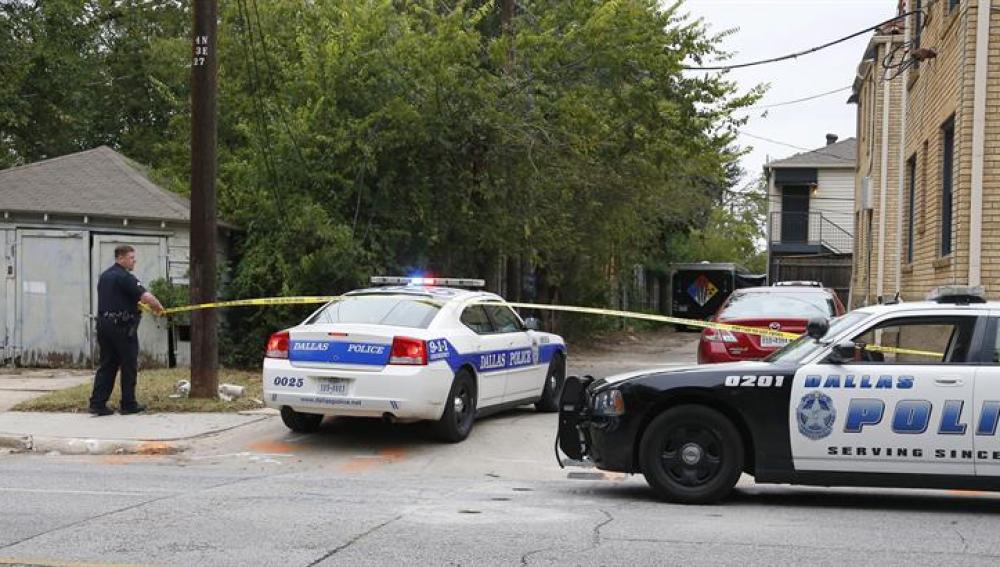 Agentes de Policía en el domicilio de la contagiada en Dallas