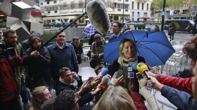 Aguirre dice que Podemos no quiere un acuerdo, sino 100.000 euros, 
