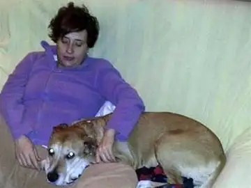 Teresa Romero junto a su perro, Excalibur Teresa Romero junto a su perro, Excalibur