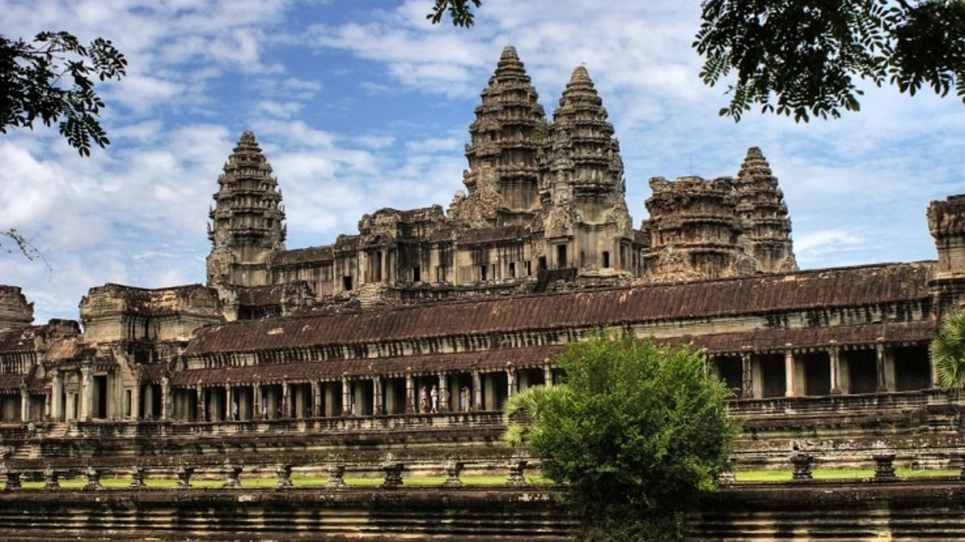 El templo de Angkor en Camboya. El templo de Angkor en Camboya.