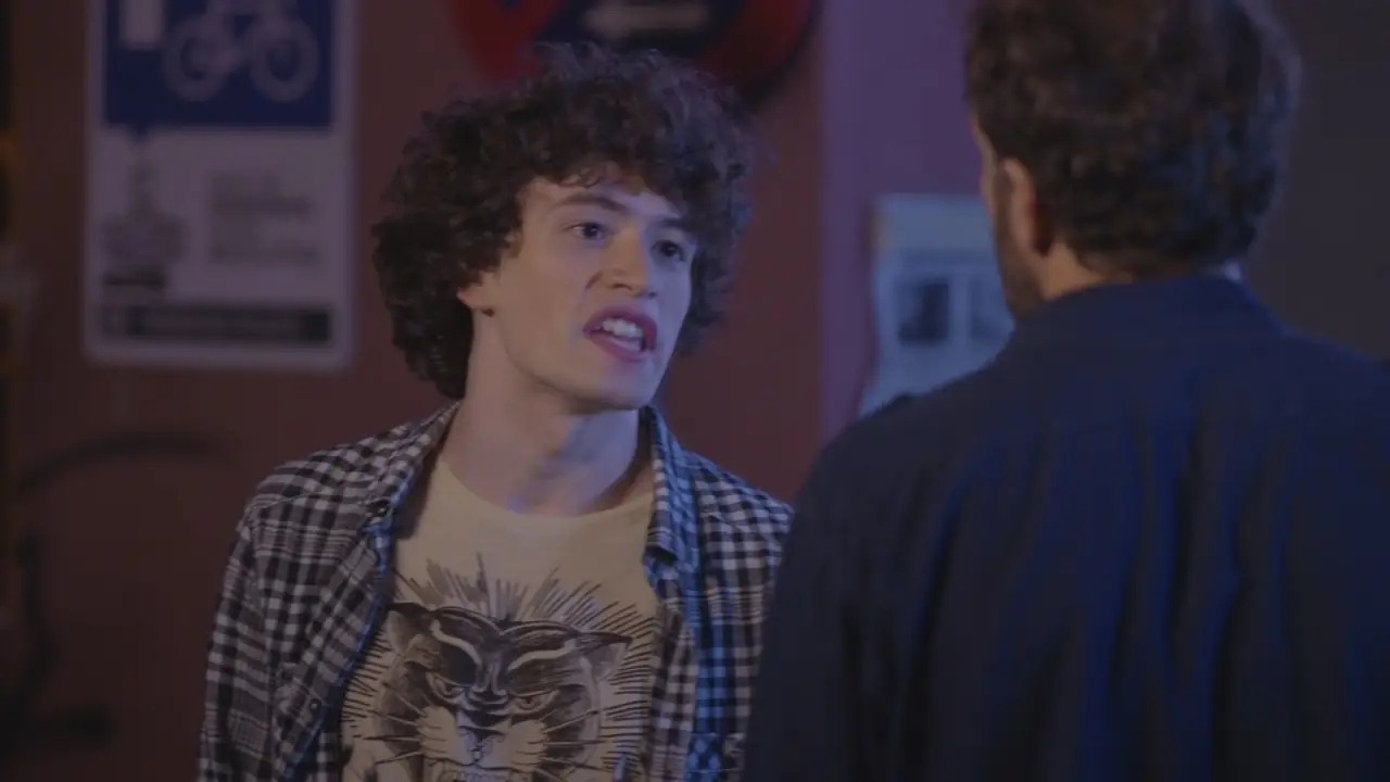 Manu golpea a Juanjo