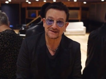 Bono en una imagen del vídeo