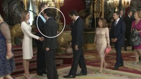 Francisco Nicol&aacute;s en el besamanos tras la proclamaci&oacute;n del Rey