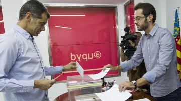 Toni Cantó vota en las primarias de UPyD para la Comunidad Valenciana