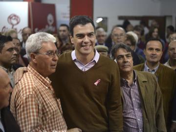 Pedro Sánchez, durante su visita a una agrupación socialista en la localidad madrileña de Coslada Pedro Sánchez, durante su visita a una agrupación socialista en la localidad madrileña de Coslada