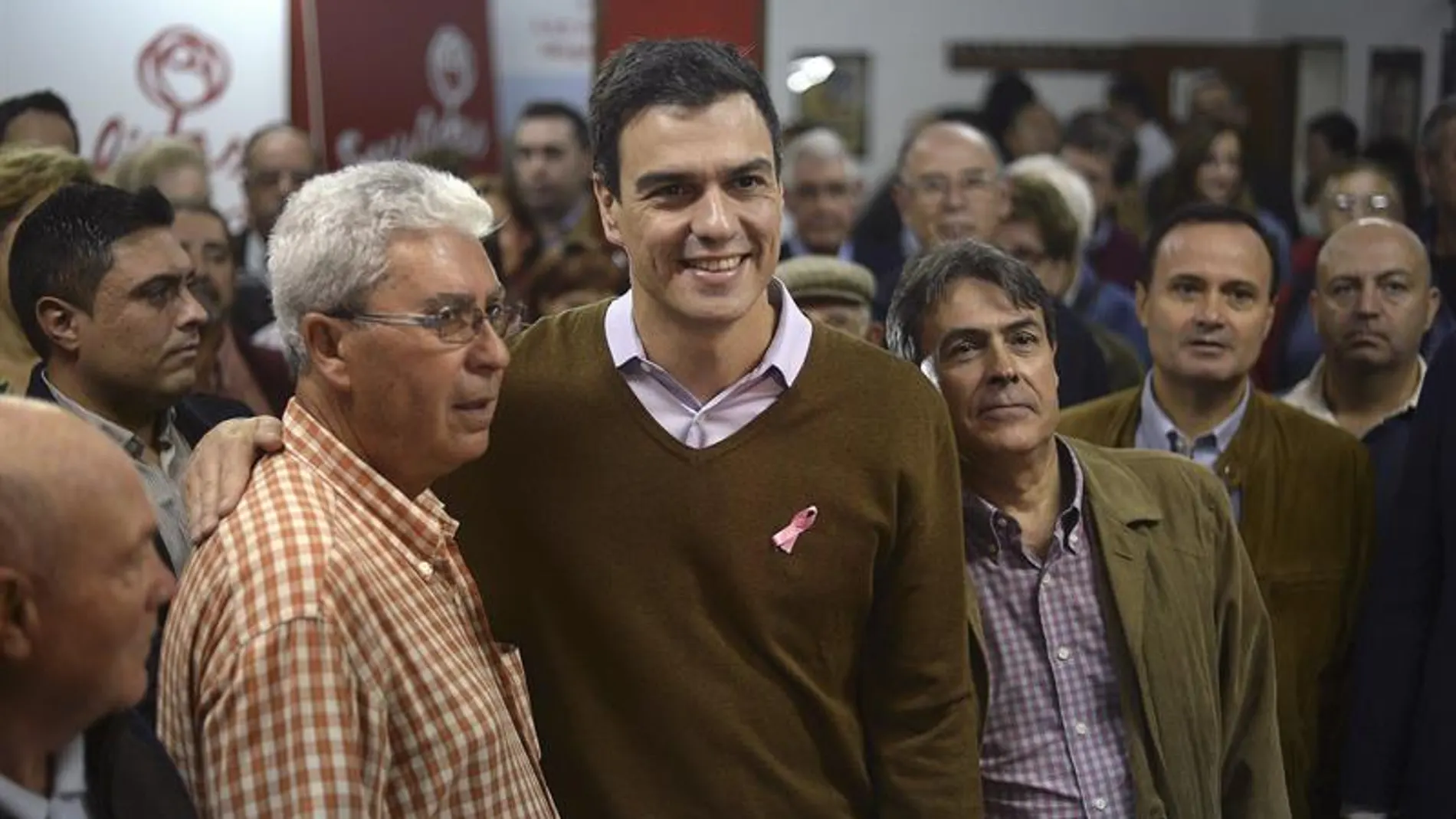 Pedro Sánchez, durante su visita a una agrupación socialista en la localidad madrileña de Coslada Pedro Sánchez, durante su visita a una agrupación socialista en la localidad madrileña de Coslada