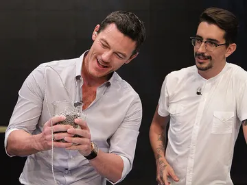 Luke Evans con Marron en El Hormiguero 3.0 Luke Evans con Marron en El Hormiguero 3.0
