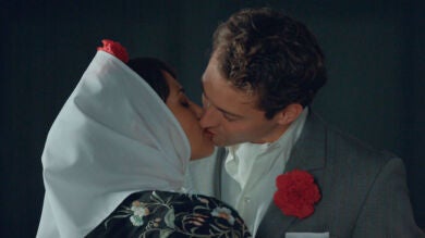 Ana y Carlos se besan por primera vez