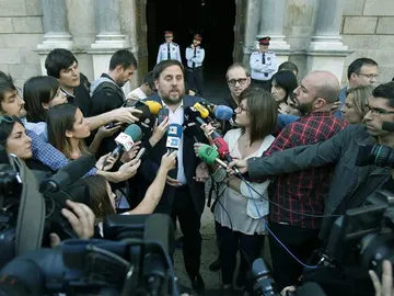 Oriol Junqueras a la salida de su reunión con Mas. Oriol Junqueras a la salida de su reunión con Mas.