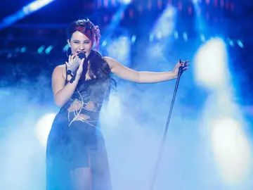 Lucía Gil imita a Selena Gómez en Tu cara me suena Mini Lucía Gil imita a Selena Gómez en Tu cara me suena Mini