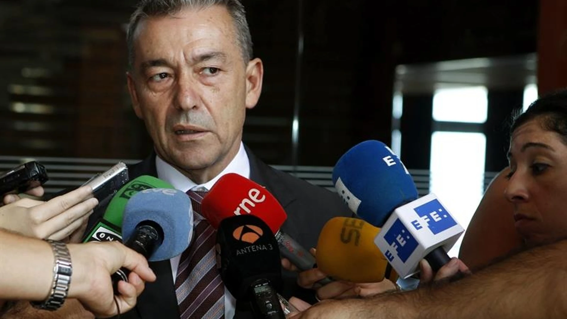 El presidente del Gobierno de Canarias, Paulino Rivero. El presidente del Gobierno de Canarias, Paulino Rivero.