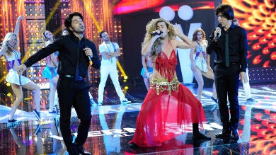 Arturo, Manel y Bustamante parodian la actualidad como Isabel Pantoja, Raphael y Shakira