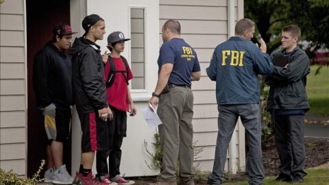 Estudiantes hablan con agentes del FBI tras el tiroteo