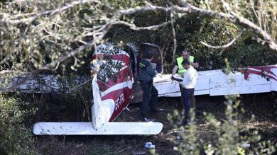 Cuatro heridos en el aterrizaje de emergencia de una avioneta en una autopista de Pontevedra
