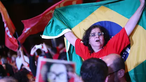 Los seguidores de Dilma Rousseff celebran la victoria Los seguidores de Dilma Rousseff celebran la victoria