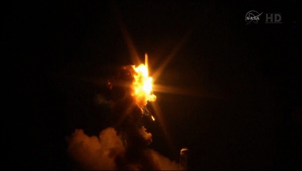 El cohete Antares de la NASA explota durante el lanzamiento