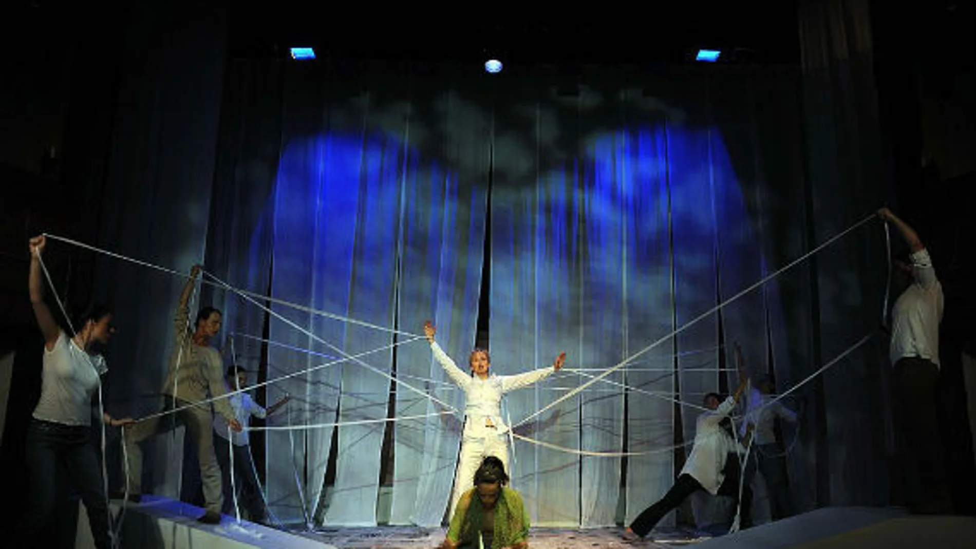 Puesta en escena de 'Primas de riesgo'. Puesta en escena de 'Primas de riesgo'.