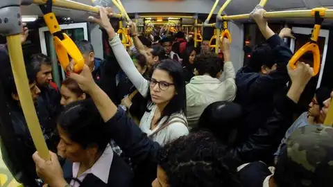 Mujeres en el metro Mujeres en el metro