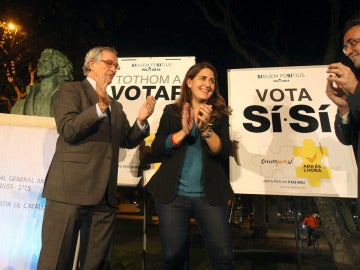 Acto de pega de carteles en Barcelona