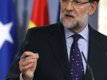 Mariano Rajoy responde a los periodistas en La Moncloa