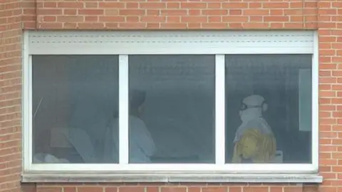 Continua el aislamiento de Teresa Romero Continua el aislamiento de Teresa Romero