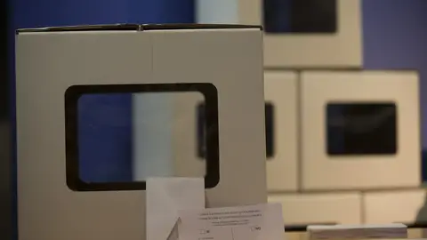 Papeletas y urnas del 9-N Papeletas y urnas del 9-N