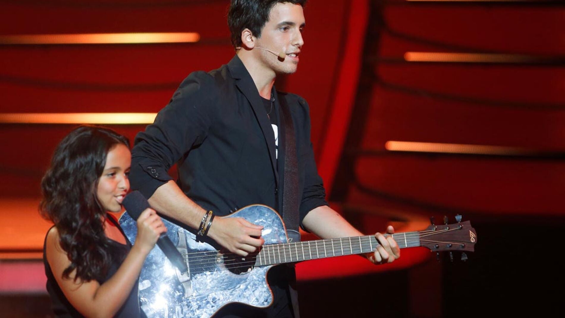 Xuso Jones y Abril imitan a Alejandro Sanz y Alicia Keys en Tu cara me suena Mini