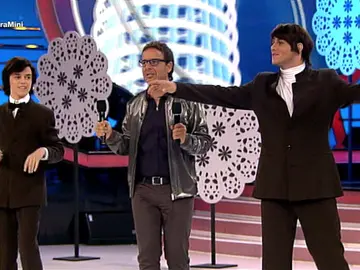 Daniel Diges y José Luis juegan al frisbee en Tu cara me suena Mini Daniel Diges y José Luis juegan al frisbee en Tu cara me suena Mini