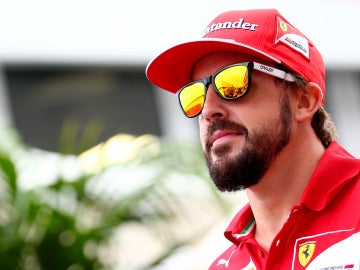 Alonso, en el paddock de Austin