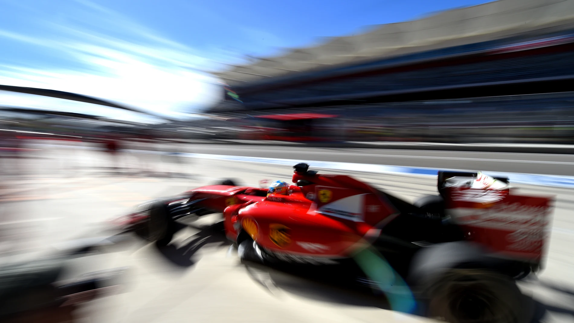 Alonso saca su bólido