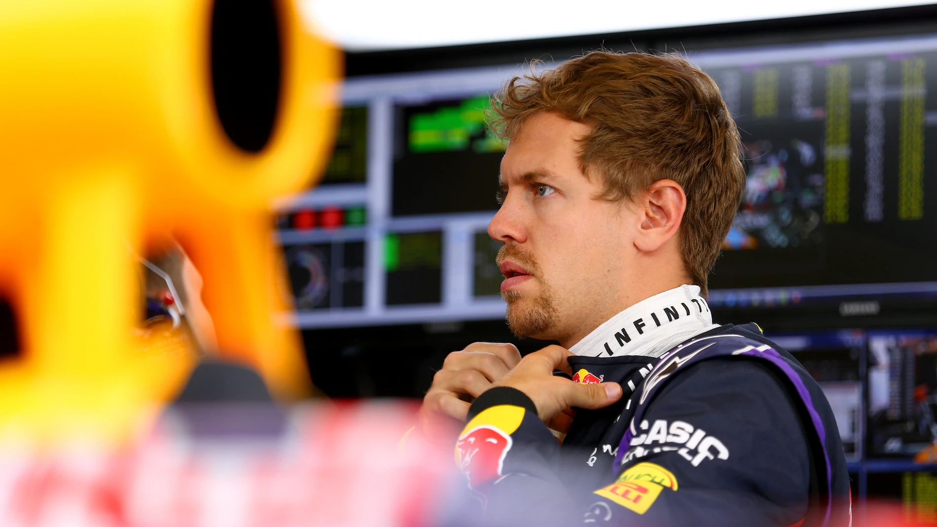 Vettel, en el box de Red Bull