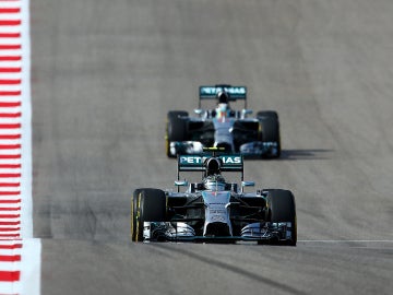 Hamilton persigue a Rosberg