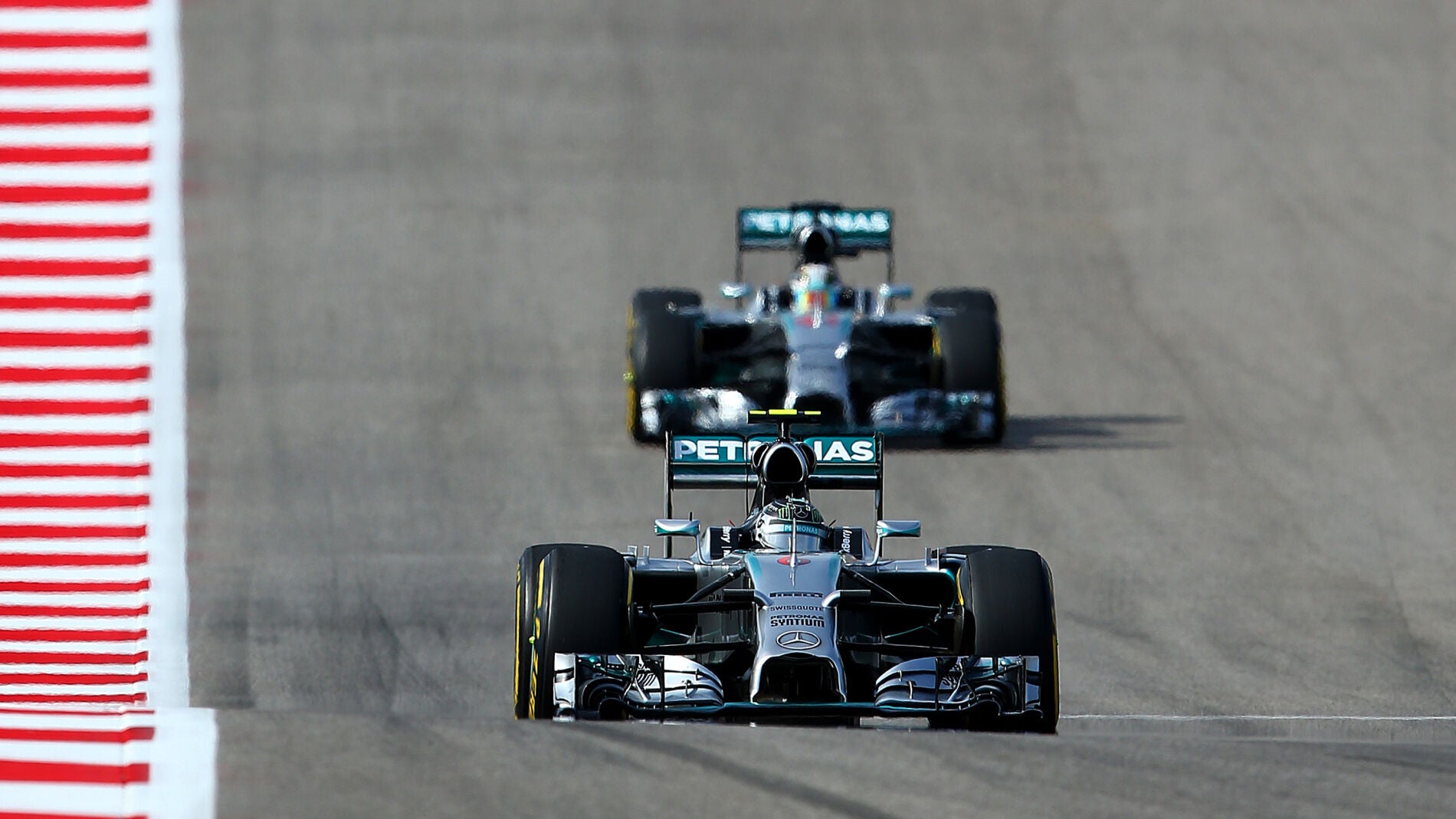 Hamilton persigue a Rosberg