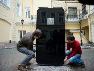 La estatua era un iPhone gigante