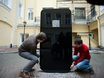 La estatua era un iPhone gigante La estatua era un iPhone gigante