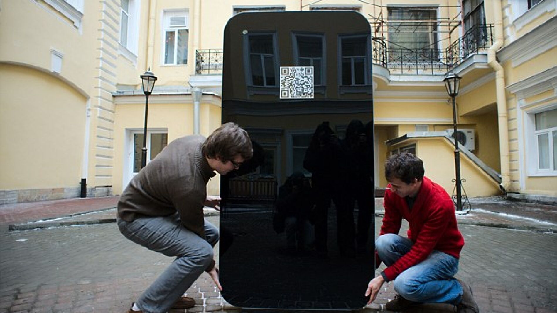 La estatua era un iPhone gigante