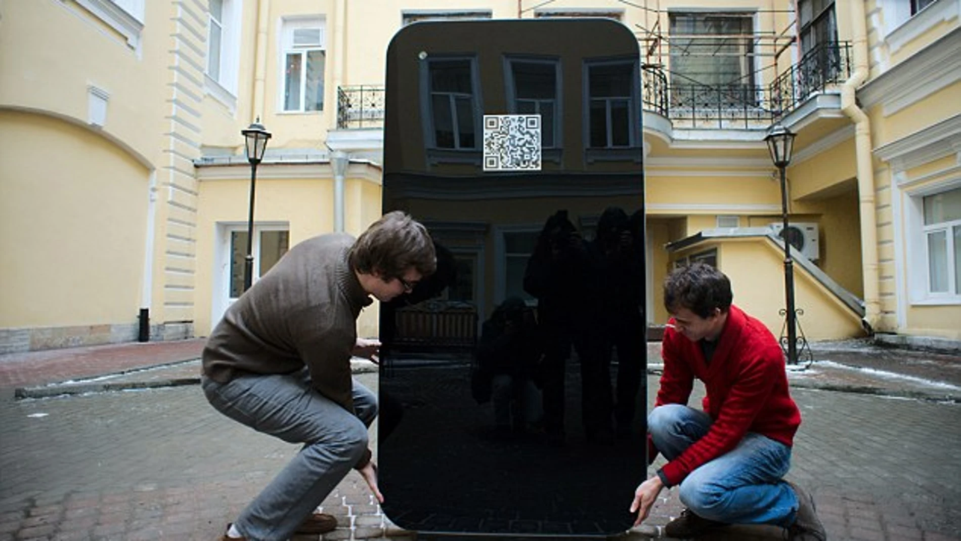 La estatua era un iPhone gigante La estatua era un iPhone gigante