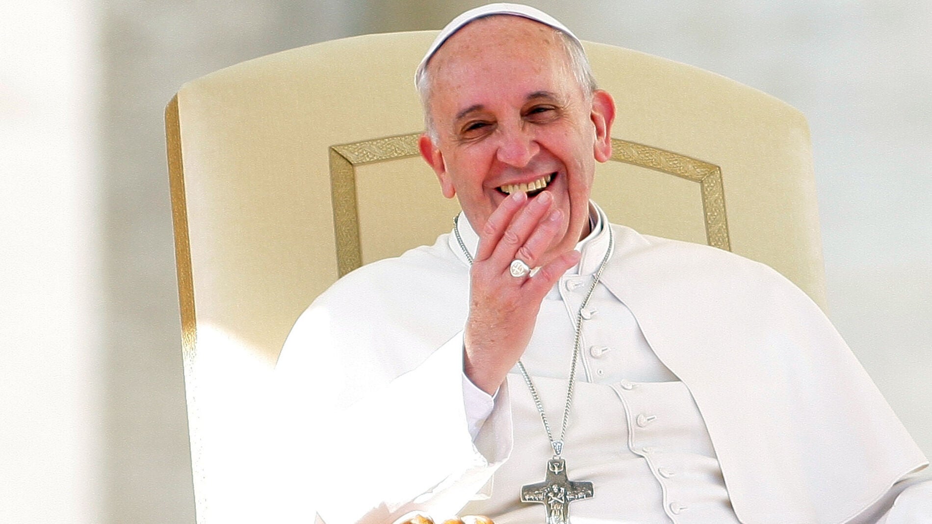 El Papa Francisco, sonriente durante una misa en El Vaticano
