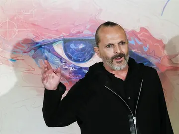 Miguel Bosé presenta Amo. Miguel Bosé presenta Amo.