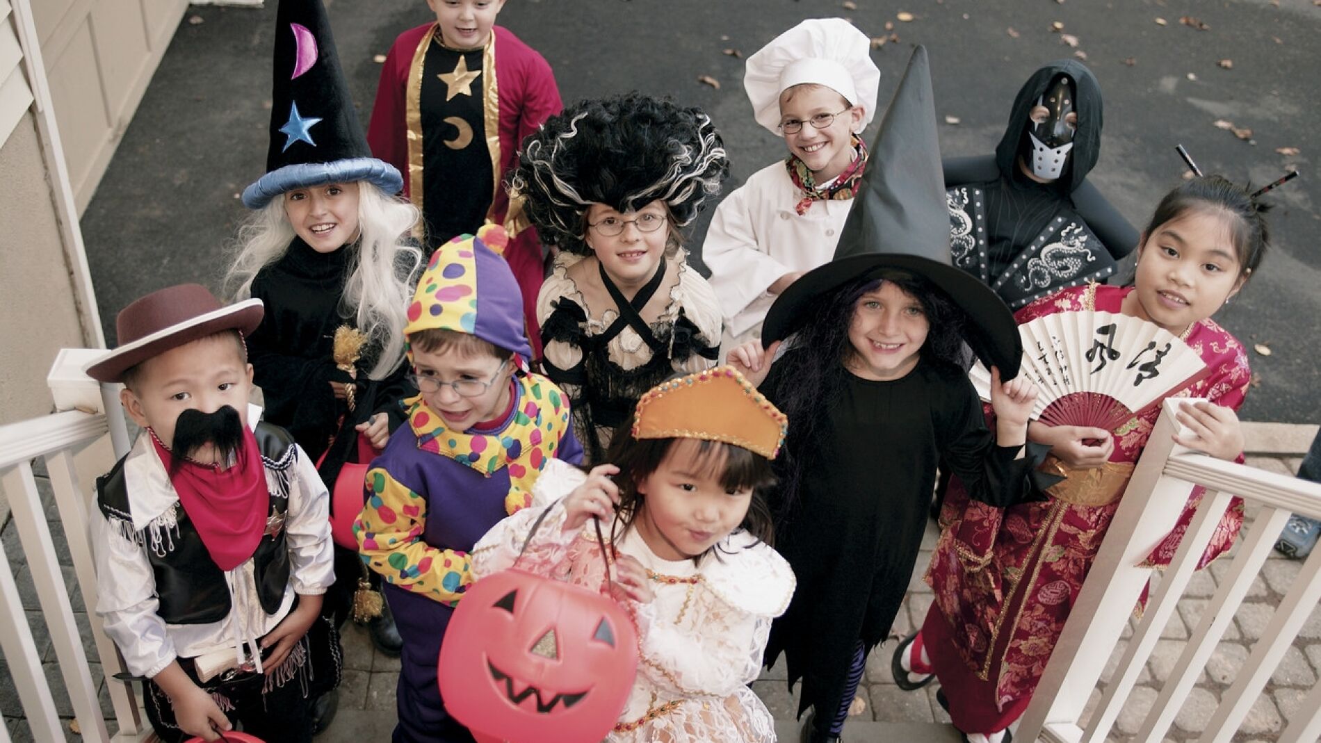 Ni&ntilde;os en Halloween