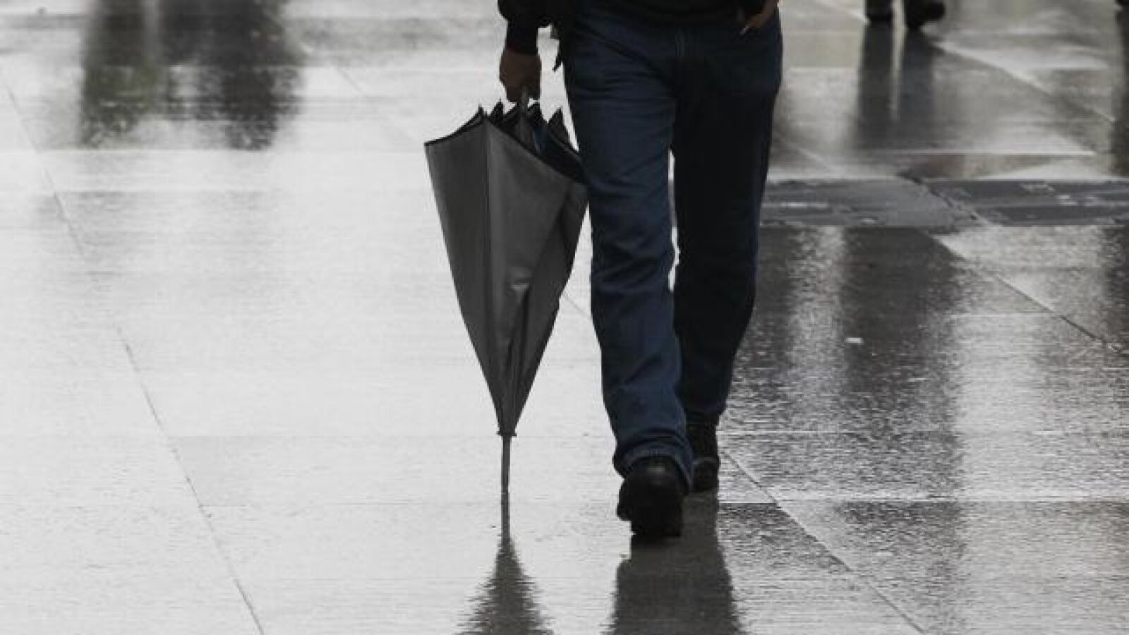 Cielo muy nuboso acompañado de precipitaciones y ascenso de temperaturas