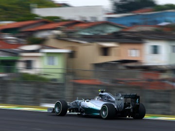 Nico Rosberg rueda en Sao Paulo