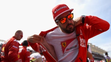 Fernando Alonso se quita el mono de Ferrari