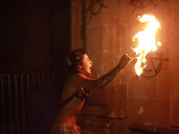Manifestantes prenden fuego al Palacio Nacional en México. Manifestantes prenden fuego al Palacio Nacional en México.