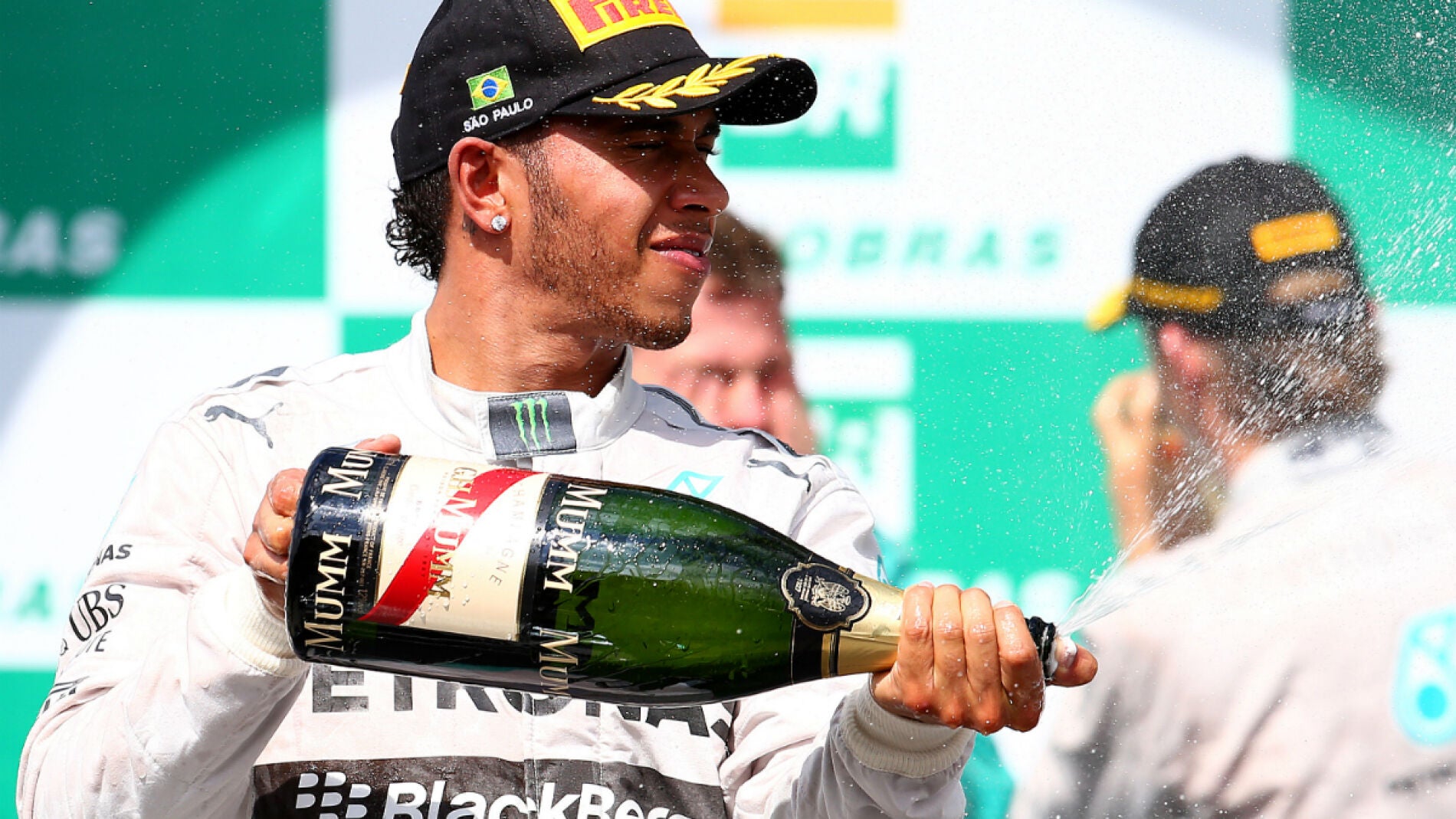 Hamilton reparte champ&aacute;n